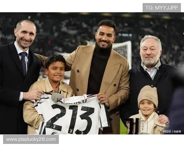 麦肯尼：戴维无需为射失点球道歉，我很适应踢前腰