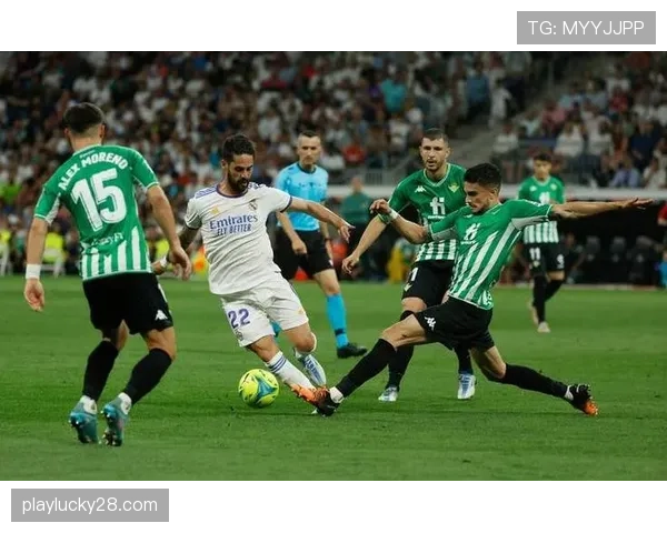 比利亚雷亚尔1-1战平皇家贝蒂斯，莫雷诺左路内切助攻成全场唯一亮点